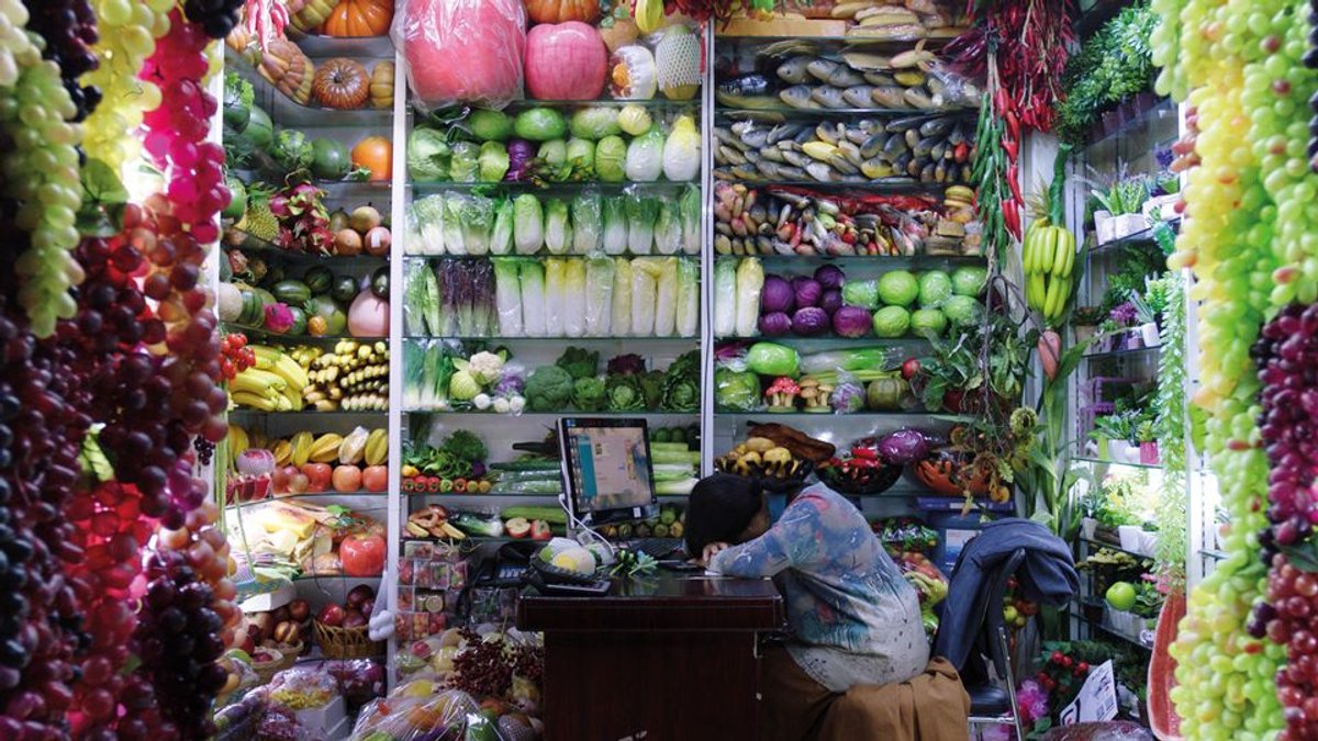 Mika Rottenberg, Cosmic Generator (2017) Image courtesy of the artist