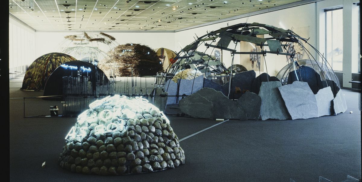Exhibition view of Mario Merz's show at the Kunsthaus Zürich in 1985 Exhibition view of Mario Merz's show at the Kunsthaus Zürich in 1985. Courtesy Getty Research Institute, Los Angeles (2011.M.30). Photo: Balthasar Burkhardt