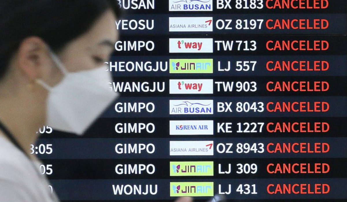 Hundreds of flights in South Korea have been cancelled from Monday afternoon due to Super Typhoon Hinnamnor © AP