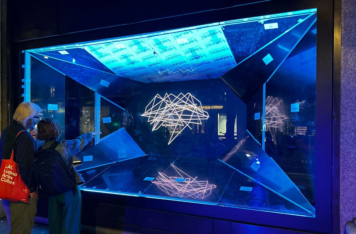 Jason Bruges, Light Loci 1.0 (2024), a light installation inspired by Tiffany cushion cut diamonds, in a storefront window at Selfridges, Oxford Street, London Courtesy: Jason Bruges Studio