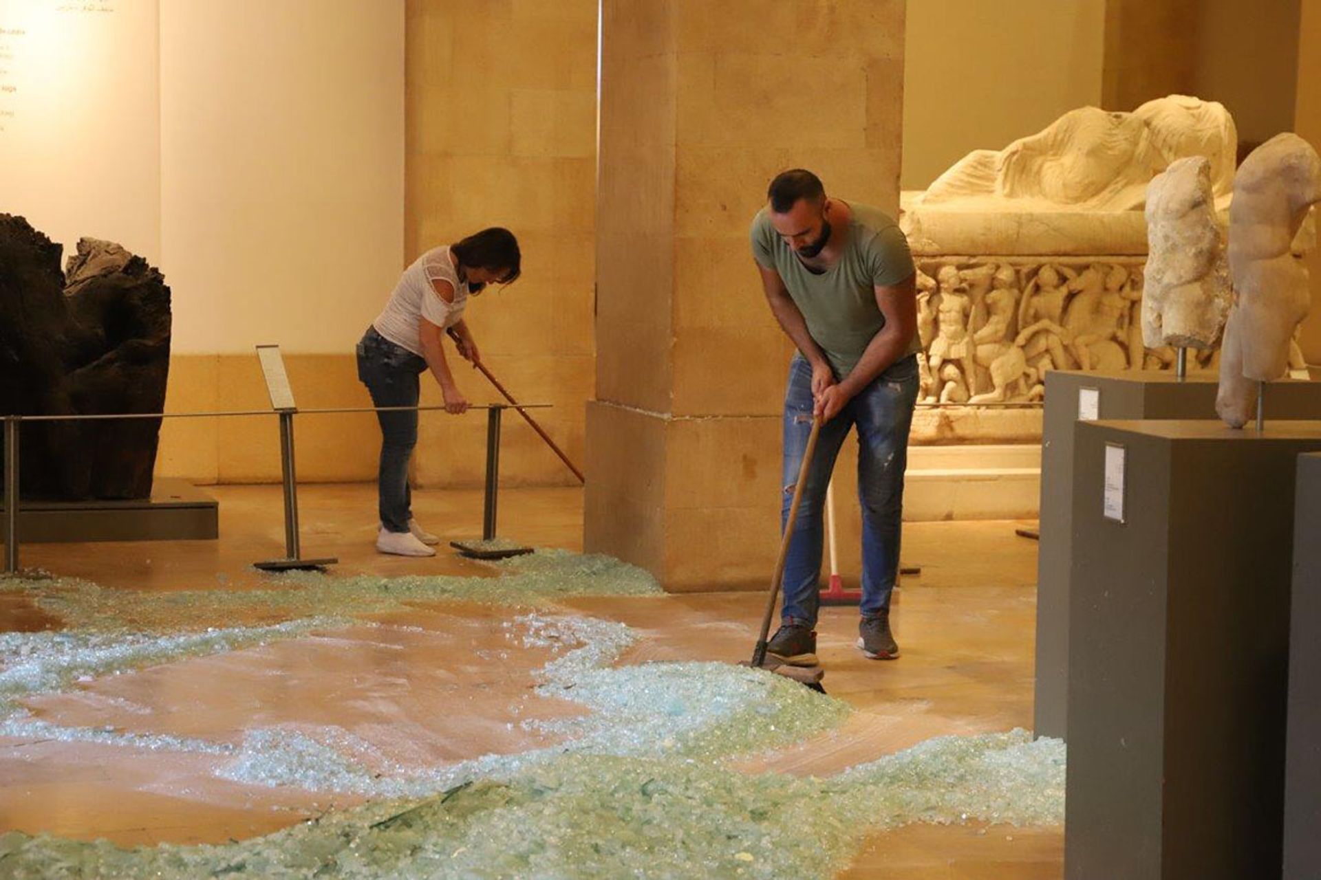 Workers at the National Museum of Beirut beginning a rehabilitation project financed by Aliph and undertaken by the Musée du Louvre alongside the Directorate General of Antiquities of Lebanon © Julien Chanteau