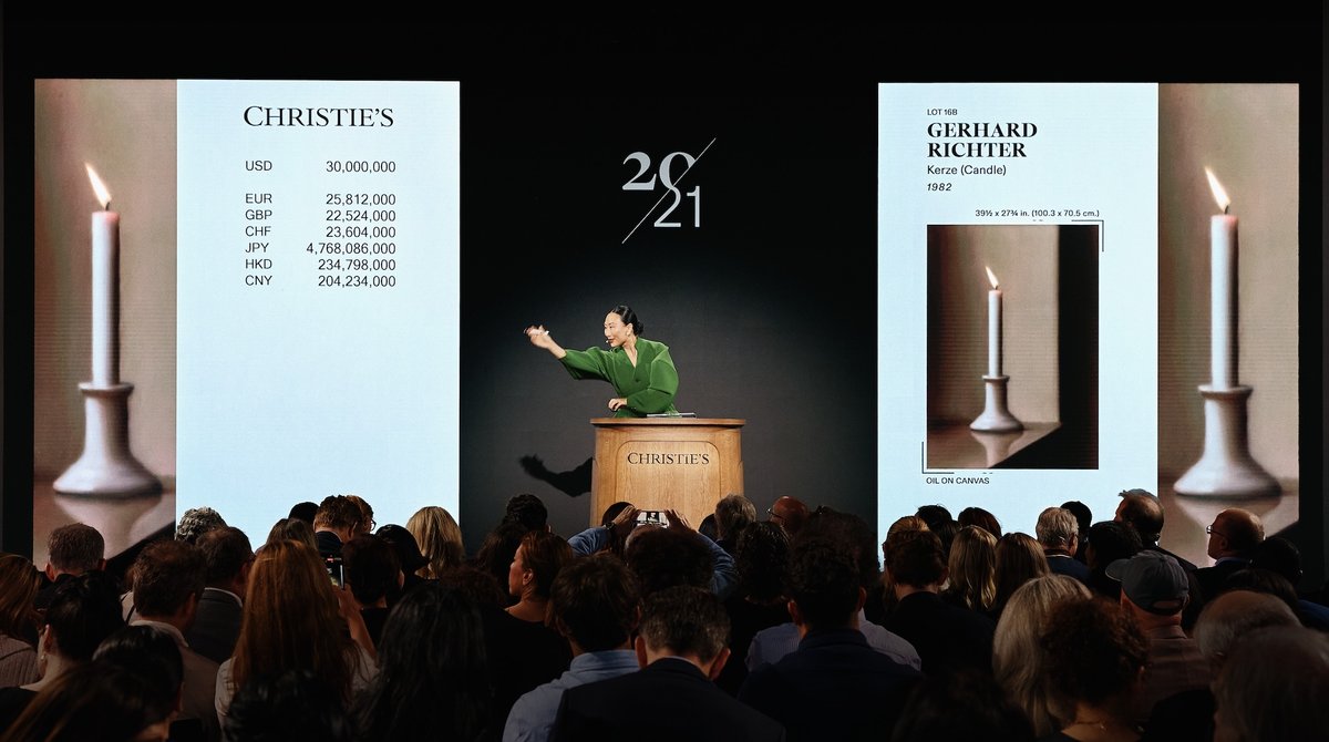 Christie's auctioneer,Yü-Ge Wang sells Gerhard Richter’s Kerze (Candle) for $35.1m (with fees) on 20 May Courtesy Christie's Images Ltd 2026
