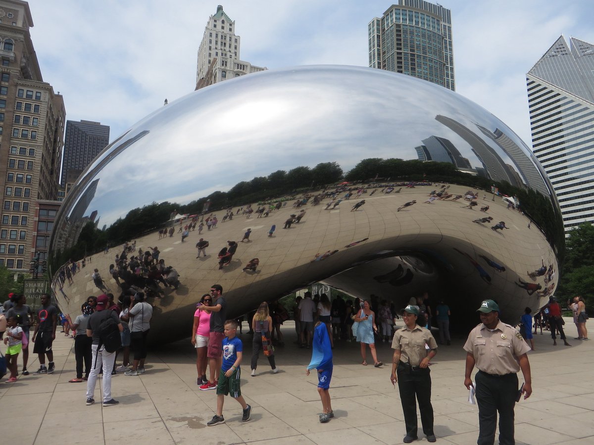 Anish Kapoor's Cloud Gate (2006) in Chicago's Millennium Park, under normal circumstances Photo by Ken Lund, via Flickr
