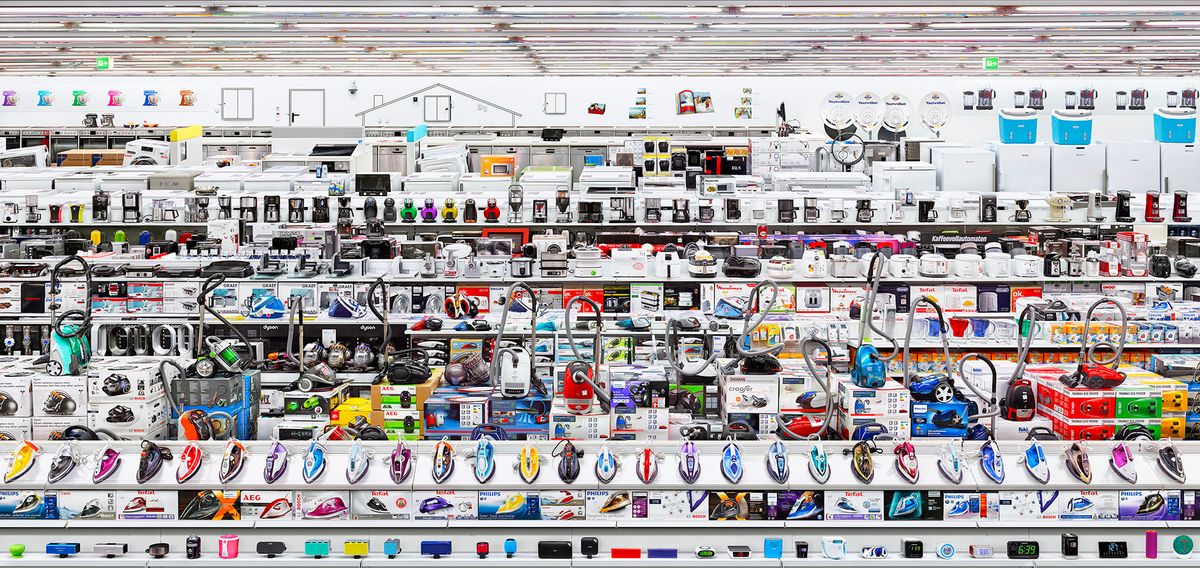 Andreas Gursky’s Mediamarkt (2016) at Sprüth Magers © the artist/VG Bild-Kunst Bonn 2016; courtesy of Sprüth Magers