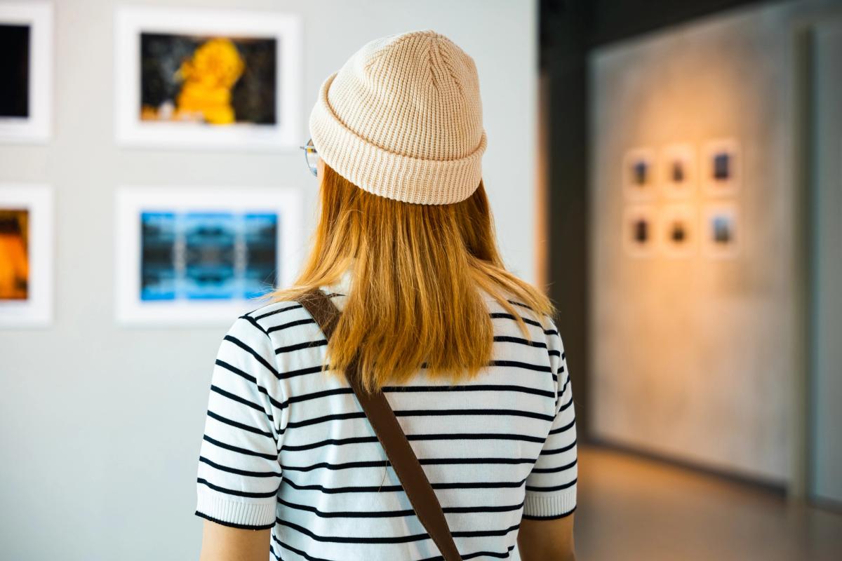 People from working-class backgrounds might feel they don't belong in the art world Photo: SORAPOP UDOMSRI/ Adobe Stock