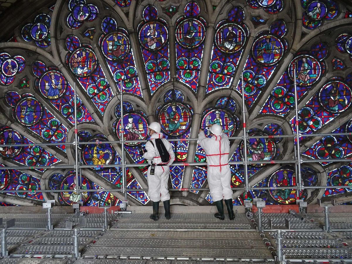 The rose window in the northern arm of the transept undergoing restoration in 2021

Photo: © Yves Gallet, 2021