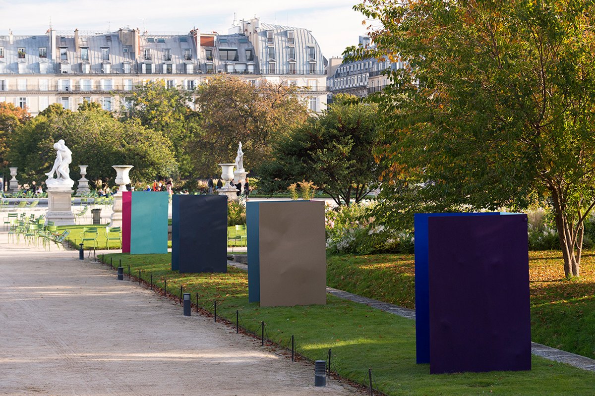 Michael Kienzer’s Falter Vol. 4 (2020), Falter Vol. 6 (2020), Falter Vol. 7 (2021) and Falter Vol. 9 (2021), part of Fiac’s Hors les Murs section showing outdoor sculpture. Courtesy of Galerie Elisabeth & Klaus Thoman. Photo: Marc Domage