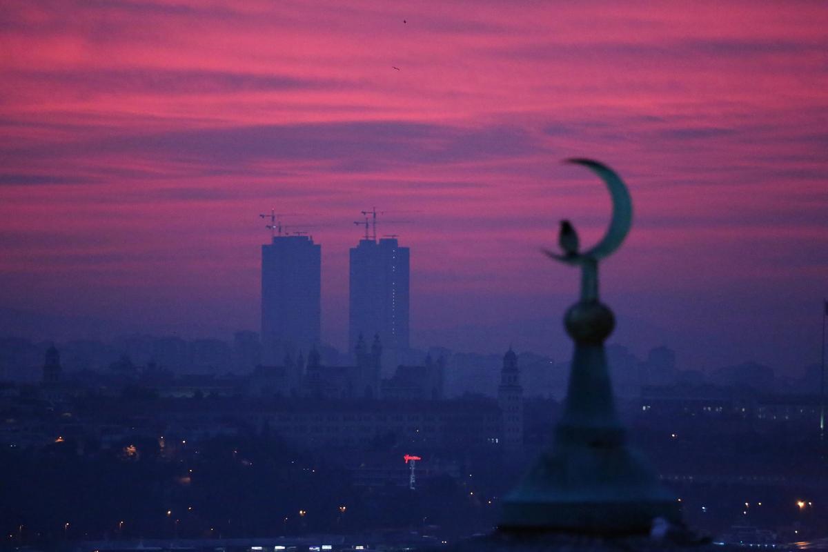 One of the photographs Orhan Pamuk took of Istanbul from his balcony © Yapı Kredi Kültür Sanat ve Yayıncılık
