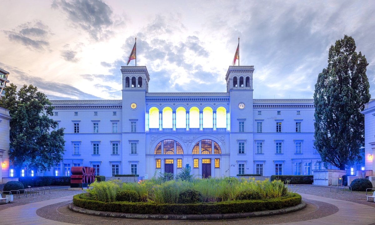 In response to energy crisis, Berlin museum turns off its Dan Flavin neon for first time in 26 years In response to energy crisis, Berlin museum turns off its Dan Flavin neon for first time in 26 years
