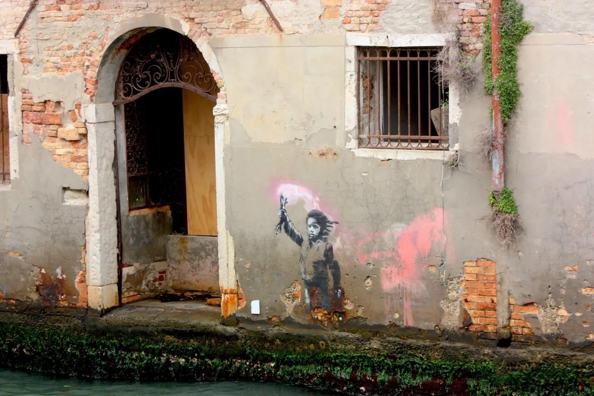 Banksy's Migrant Child mural (2019) in Venice

Photo: Natalie Chalk / Alamy Stock Photo