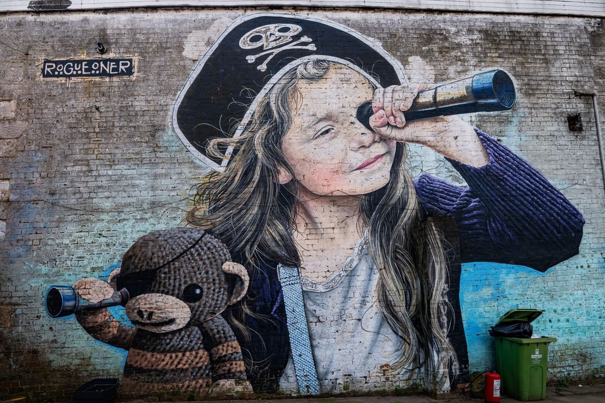 Rogue-one, Lola the Barras Pirate, Ross Street / Suffolk Street, Glasgow, North Lanarkshire

© the artist. Photo: Gordon Baird / Art UK