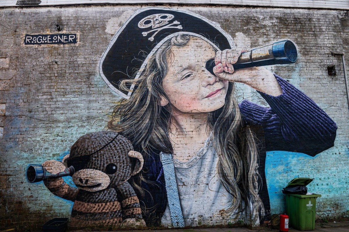 Rogue-one, Lola the Barras Pirate, Ross Street / Suffolk Street, Glasgow, North Lanarkshire
© the artist. Photo: Gordon Baird / Art UK