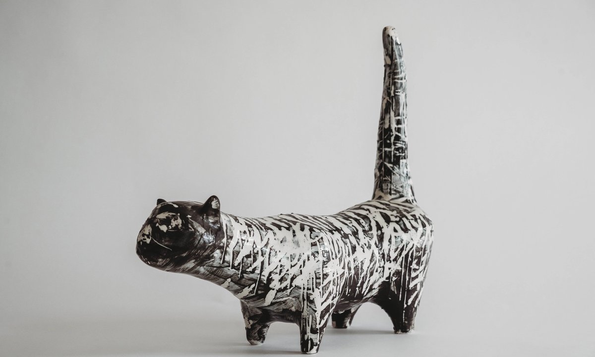 The Hockney cat that obtained the cream—ceramic moggie sells for £112,000 The Hockney cat that obtained the cream—ceramic moggie sells for £112,000