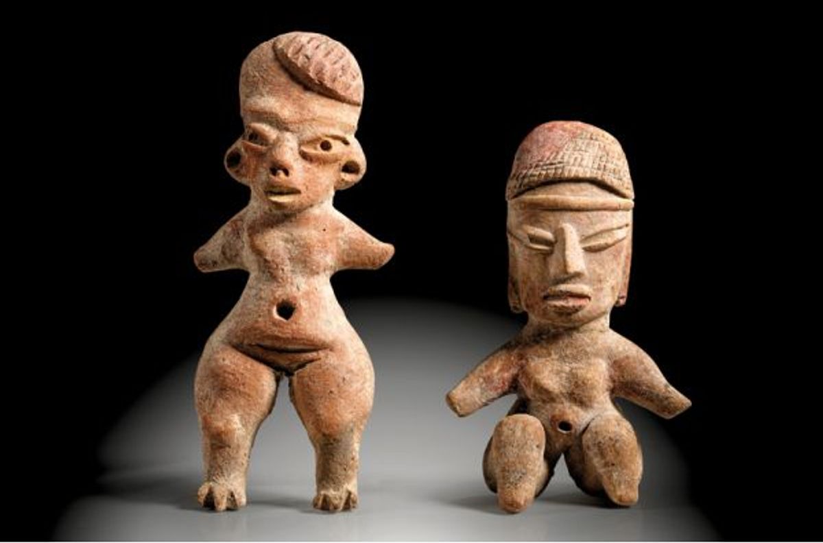 Two female figures made of reddish clay from Tlatilco in the Mexican Central Highlands, around 1500-550 BC, being offered for sale at Gerhard Hirsch Nachfolger with an estimate of € 3,000 