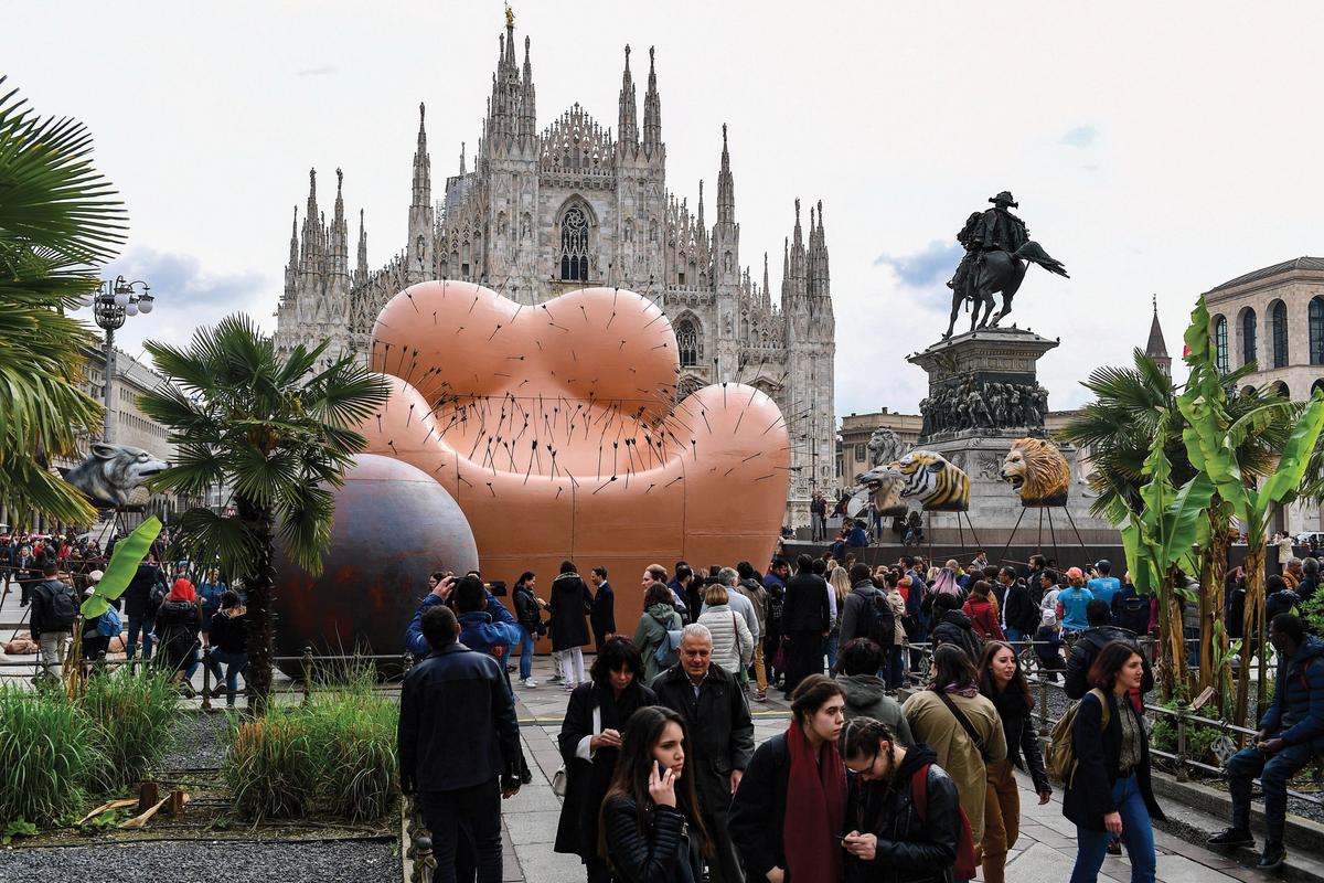 Gaetano Pesce's Maestà Sofferente in the Piazza del Duomo in Milan Photo: MIGUEL MEDINA/AFP/Getty Images