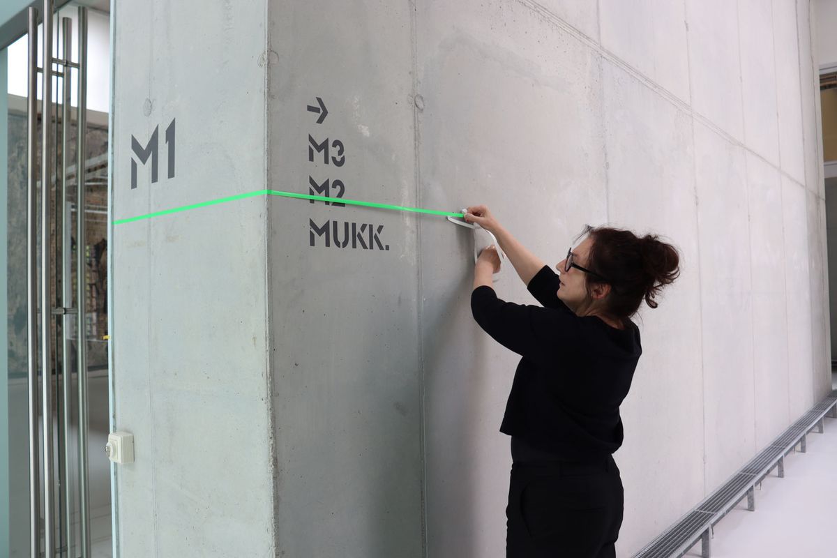 The Brandenburg museum's director Ulrike Kremeier working out social distancing measures © Blmk