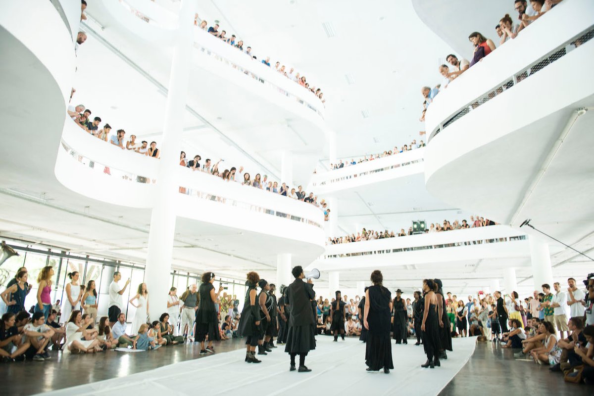 The 34th Bienal de São Paulo opened with a performance made in collaboration by the South African musician Neo Muyanga, the theatrical collective Legítima Defesa and the artist Bianca Turner Levi Fanan / Fundação Bienal de São Paulo