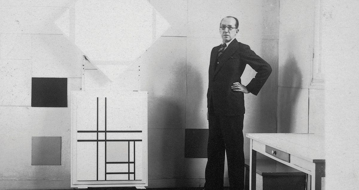 Piet Mondrian in his studio in 1933, photographed by Charles Karten Collection RKD – Netherlands Institute for Art History © Charles Karsten