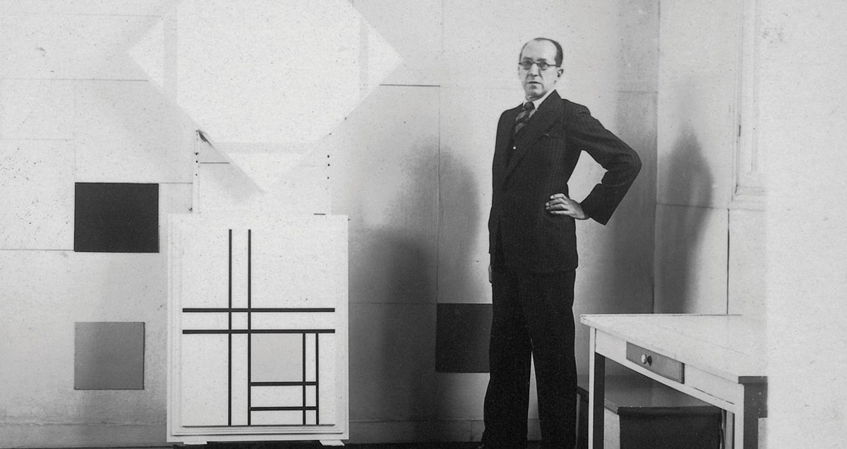 Piet Mondrian in his studio in 1933, photographed by Charles Karten Collection RKD – Netherlands Institute for Art History © Charles Karsten