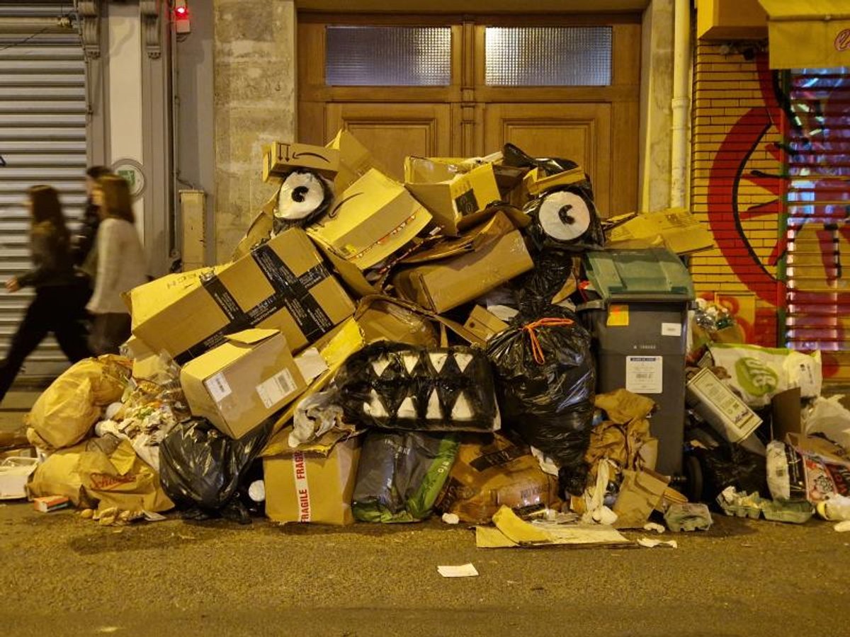 Bisk's rubbish work of art on the streets of Paris
courtesy the artist
