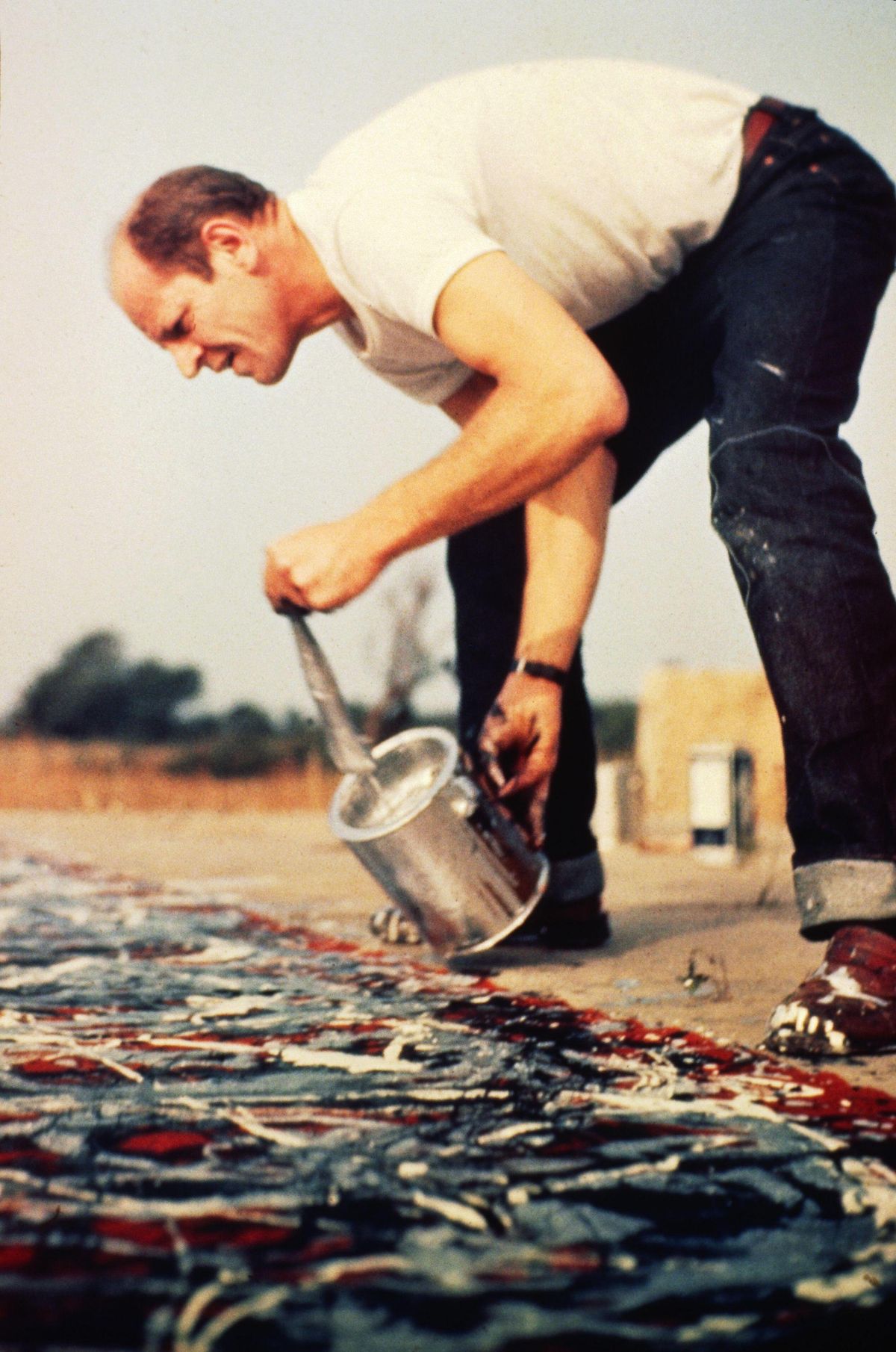 Jackson Pollock painting in 1950 Science History Images / Alamy Stock Photo