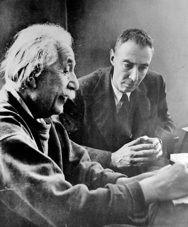 Brighter than a thousand suns: atomic scientist Robert Oppenheimer and ...