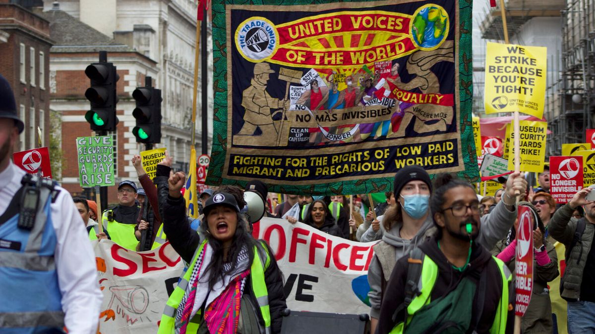 A UVW picket outside the Science Museum, London, on 26 October 
Photo: James Poulter. Courtesy of UVW