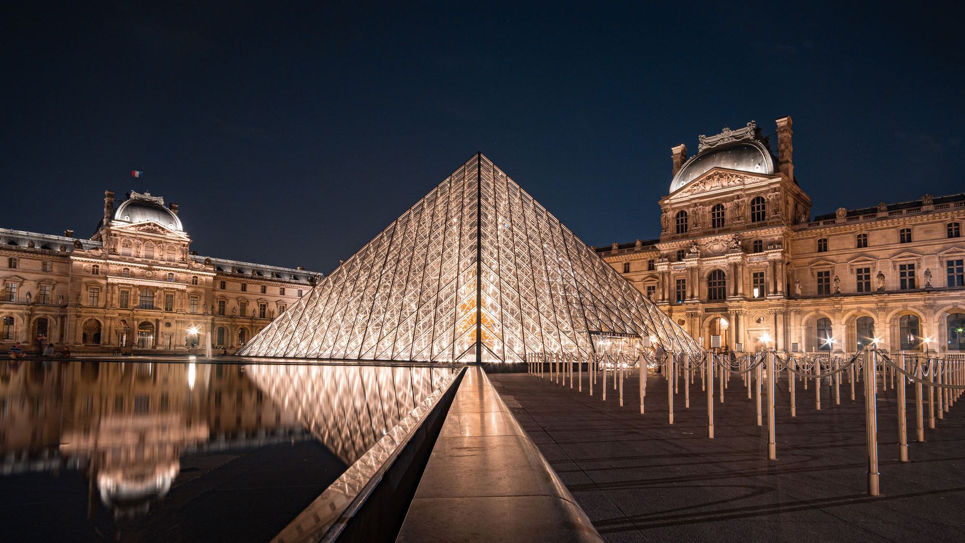 The Musée du Louvre is among more than 20 French museums that have donated emergency materials to museum staff securing collections in Ukraine Photo: Michael Fousert/Unsplash