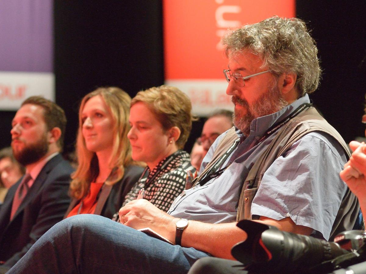 Steve Bell at work during a Labour Party Conference in 2016 Photo: Rwendland