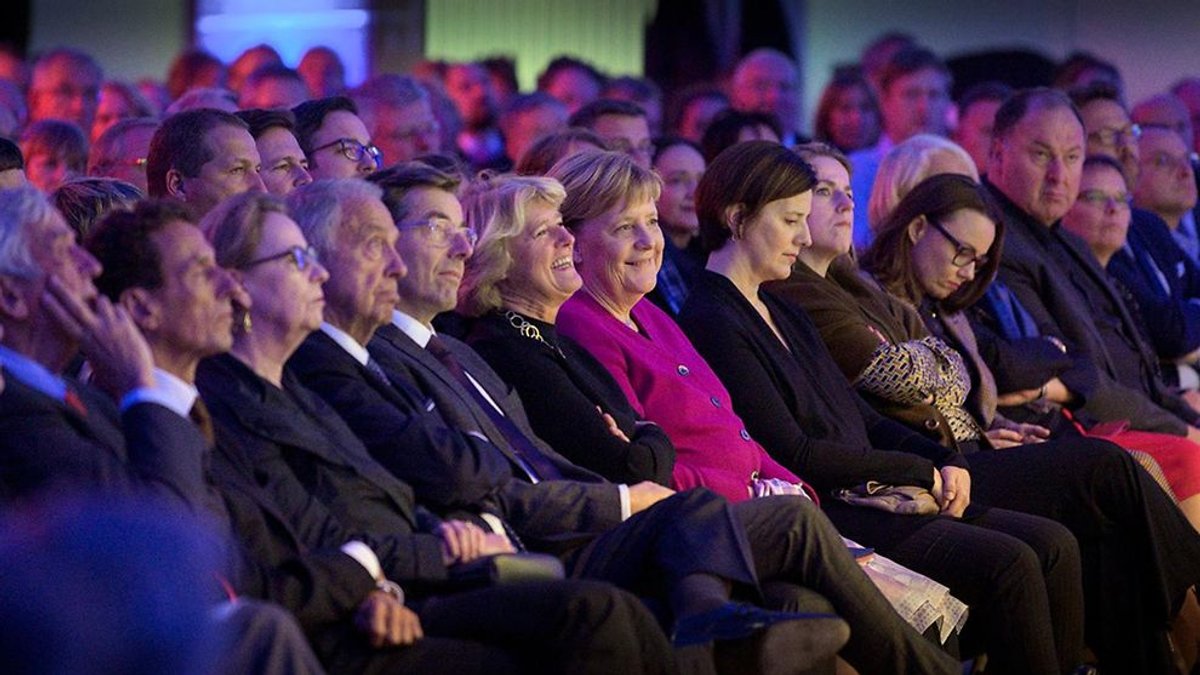 German  Chancellor Angela Merkel and Culture Minister Monika Grütters at the ceremony in the Humboldt Forum © German Federal Government