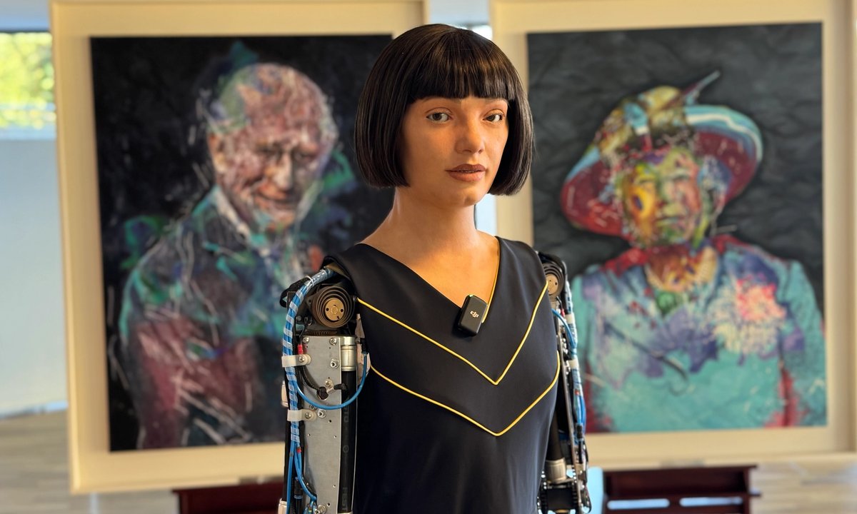 Crowning AI-chievement: robot artist creates portrait of King Charles