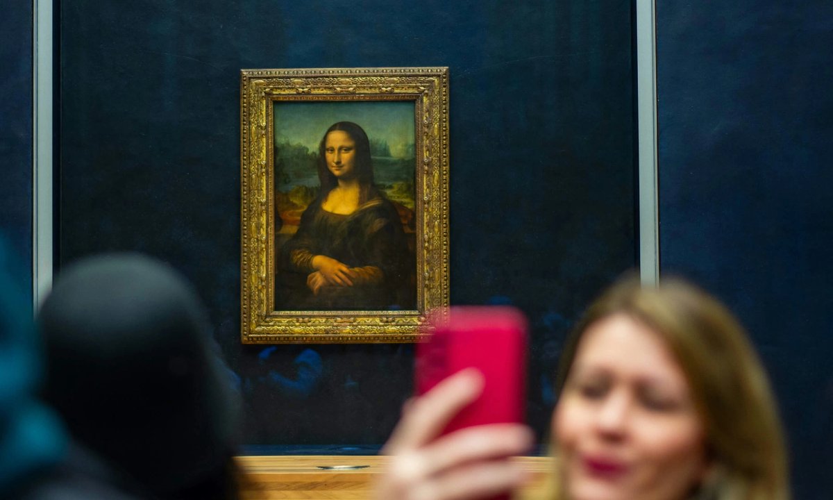 Do museums need to crack down on selfies?