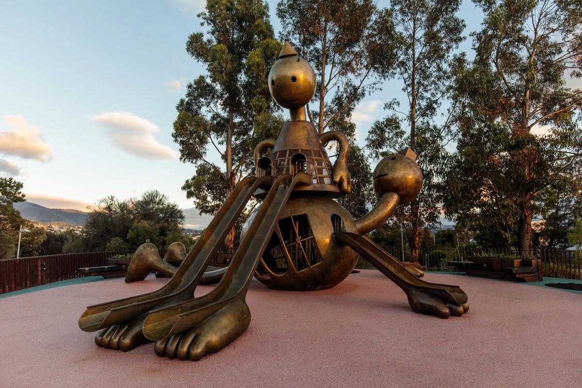 Girls Rule (2020), Tom Otterness Courtesy MONA Hobart, Tasmania; MONA/Jesse Hunniford