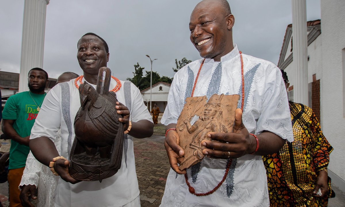 Iowa museum becomes first in US to return looted Benin bronzes to royal ruler