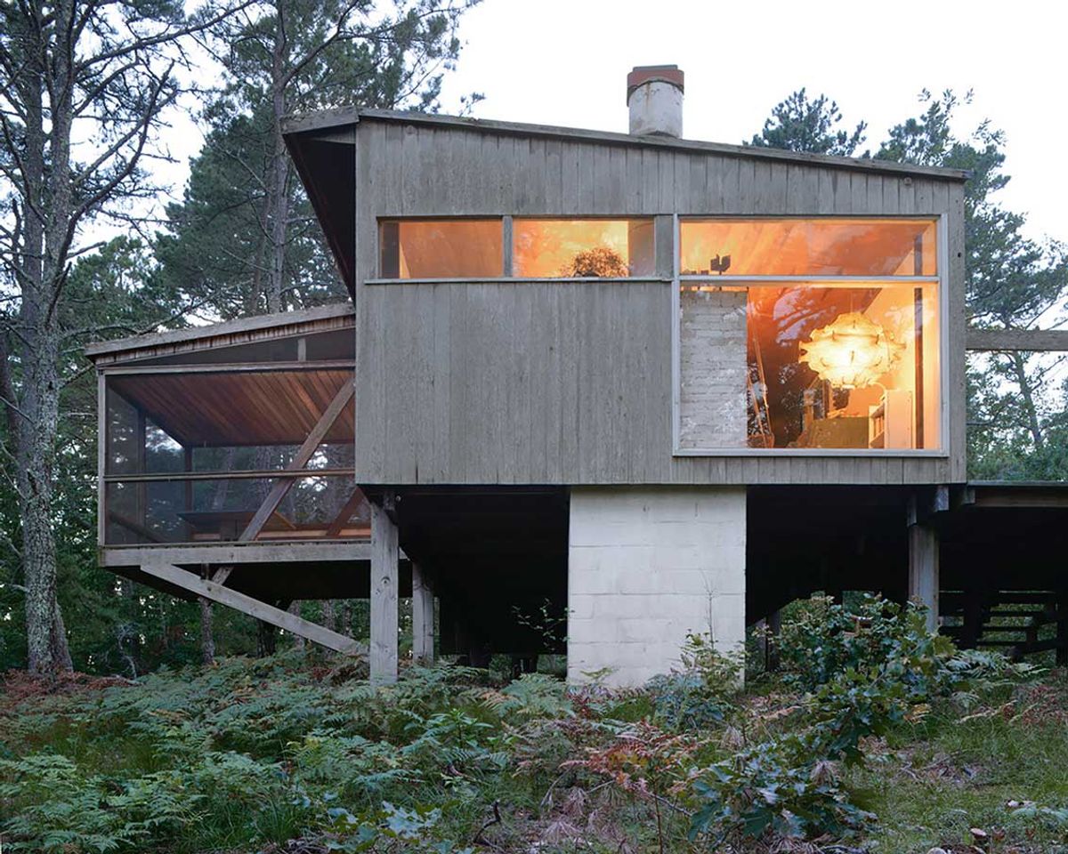 Marcel Breuer’s “floating” summer home in Wellfleet, Massachusetts, built in 1948 Photo: Raimund Koch