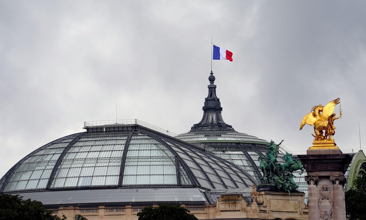 Art Basel Paris exhibitors hit by rainwater from Grand Palais roof leak Art Basel Paris exhibitors hit by rainwater from Grand Palais roof leak