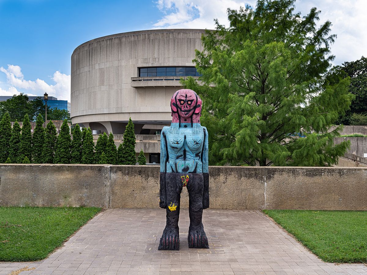 Huma Bhabha, We Come in Peace (2018),  installed in the Hirshhorn Sculpture Garden in Washington, DC last month William Andrews