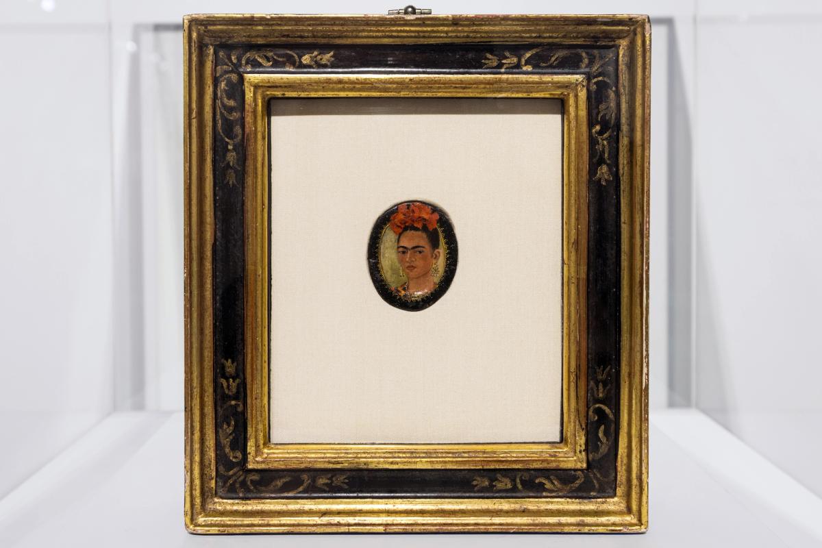 Frida Kahlo’s Autorretrato en miniatura (1938) measures 5cm tall

Liliana Mora