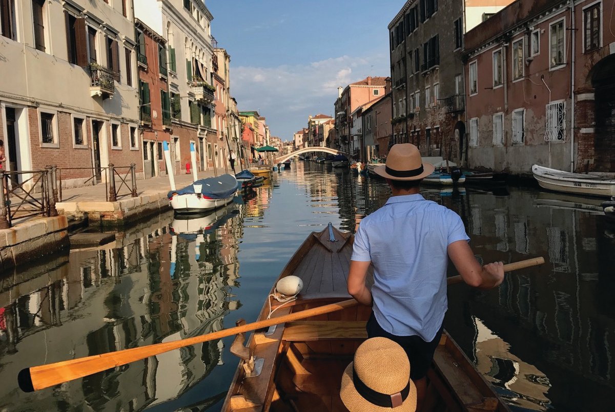 Get away from the Biennale stress with a rowing lession on Venice's canals Image courtesy rowvenice.org