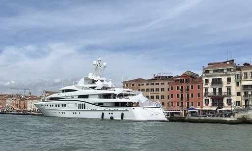 Who owns the superyacht docked outside the 2024 Venice Biennale? - Vimarsana News