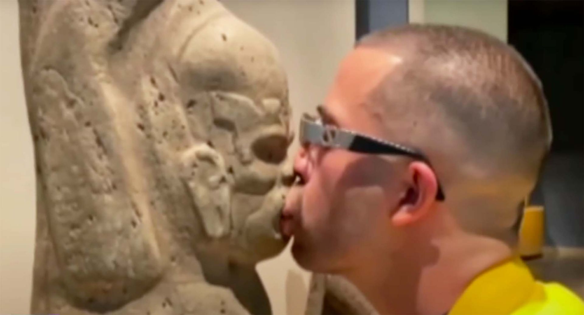 Pepx Romero kisses an ancient artefact at the Museo Nacional de Antropología in Mexico City Screenshot via Instagram