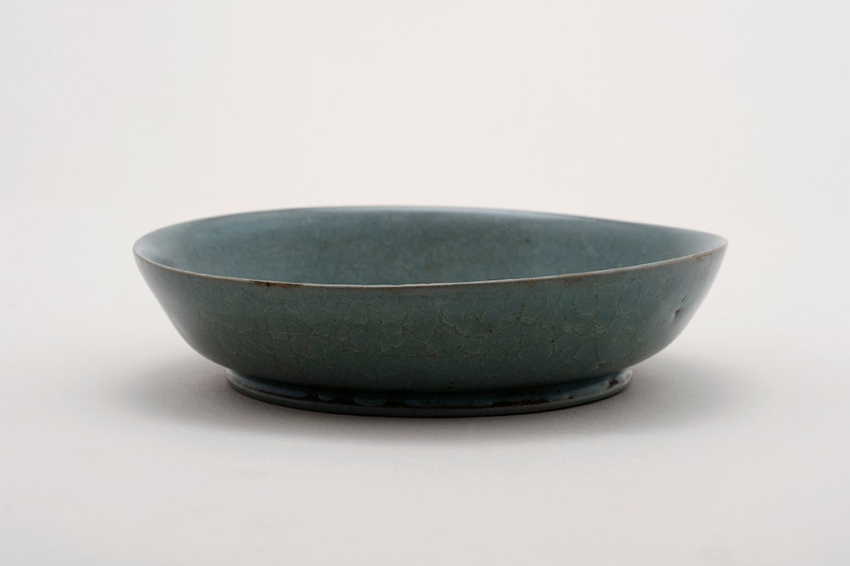 Ru ware stoneware dish, translucent grey-green glaze (celadon), Northern Song Dynasty, Qingliangsi, Henan, China (1086-1125), from the Percival David Foundation. © The Trustees of the British Museum