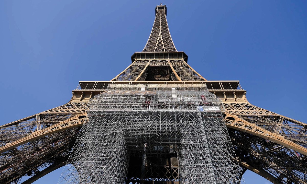 officials bicker as Eiffel Tower falls into disrepair officials bicker as Eiffel Tower falls into disrepair