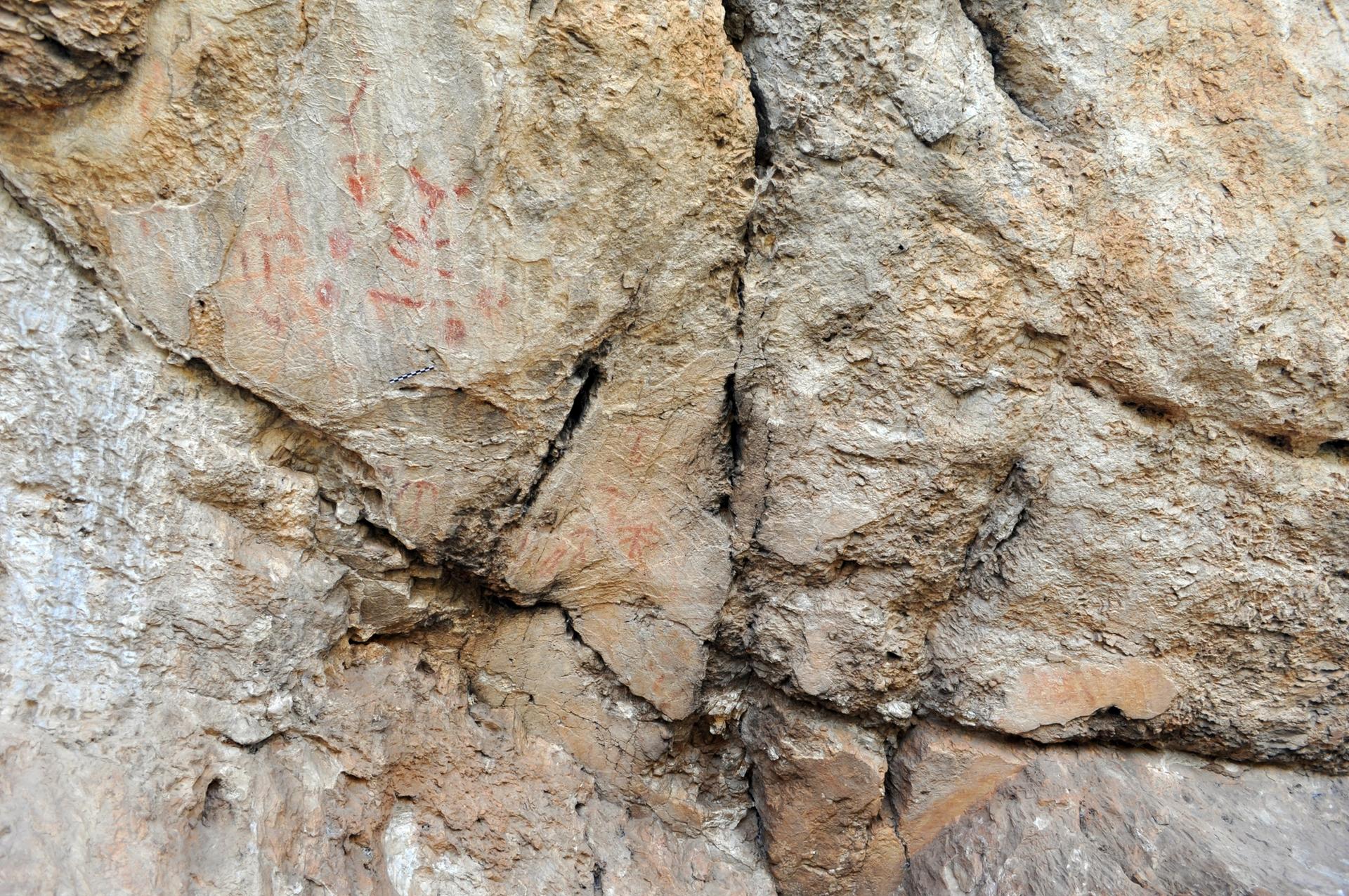 A Neolithic schematic art painting in the Los Machos rockshelter Photo: Francisco Martínez-Sevilla