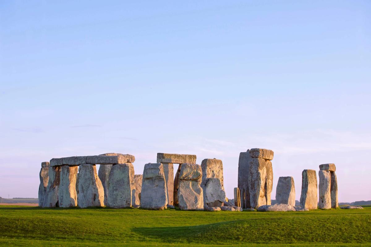 The altar stone is partially buried in the centre of the stone circle

Photo: MindestensM