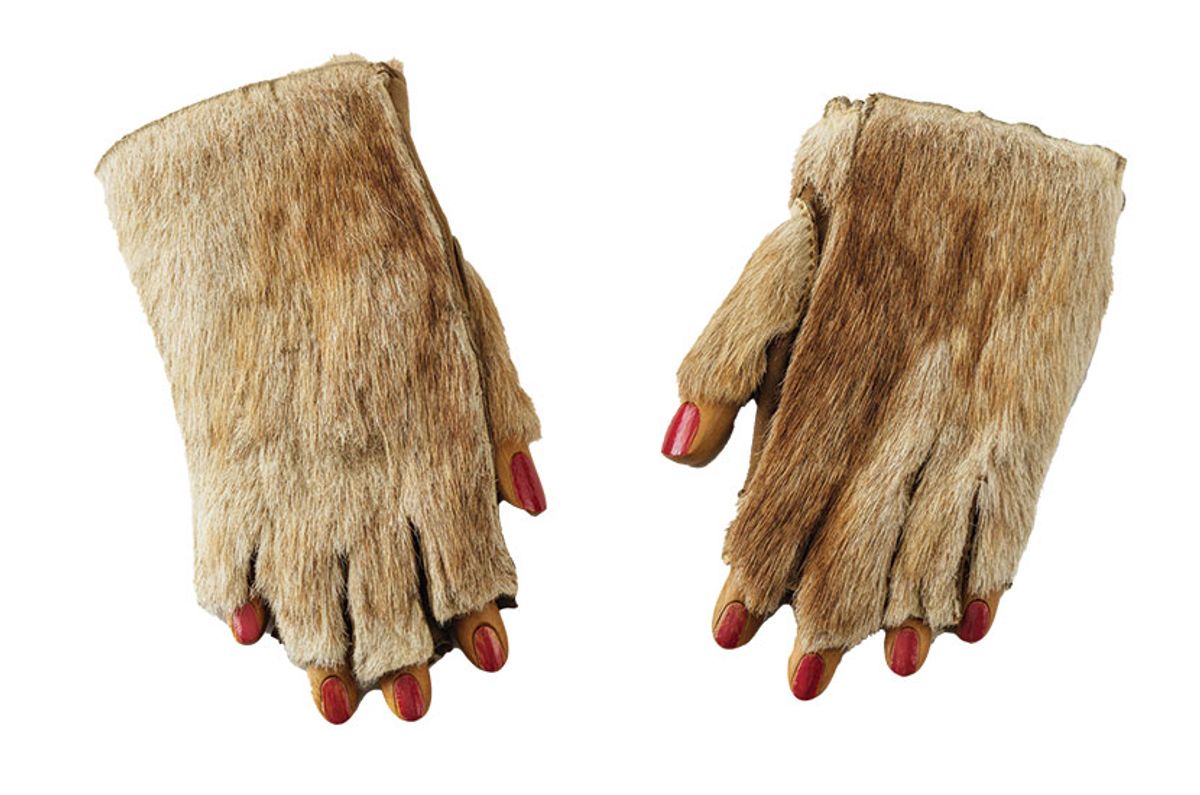 Handmade: Meret Oppenheim’s Pelzhandschuhe (fur gloves, 1936/84) Photo: Stefan Altenburger Photography Zürich; © 2021, ProLitteriss