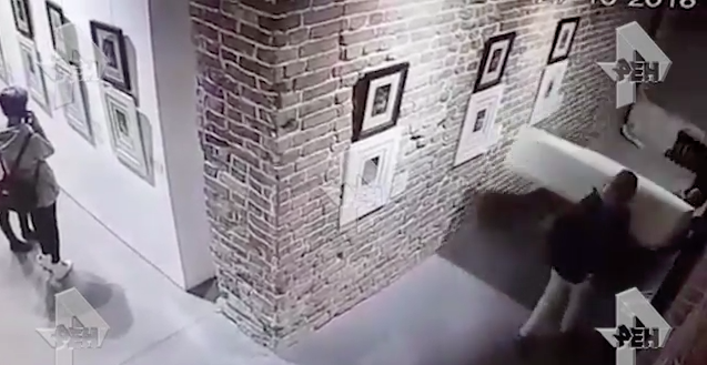 CCTV footage showing a stand toppling over in Chelyabinsk Glavny Prospect International Arts Centr