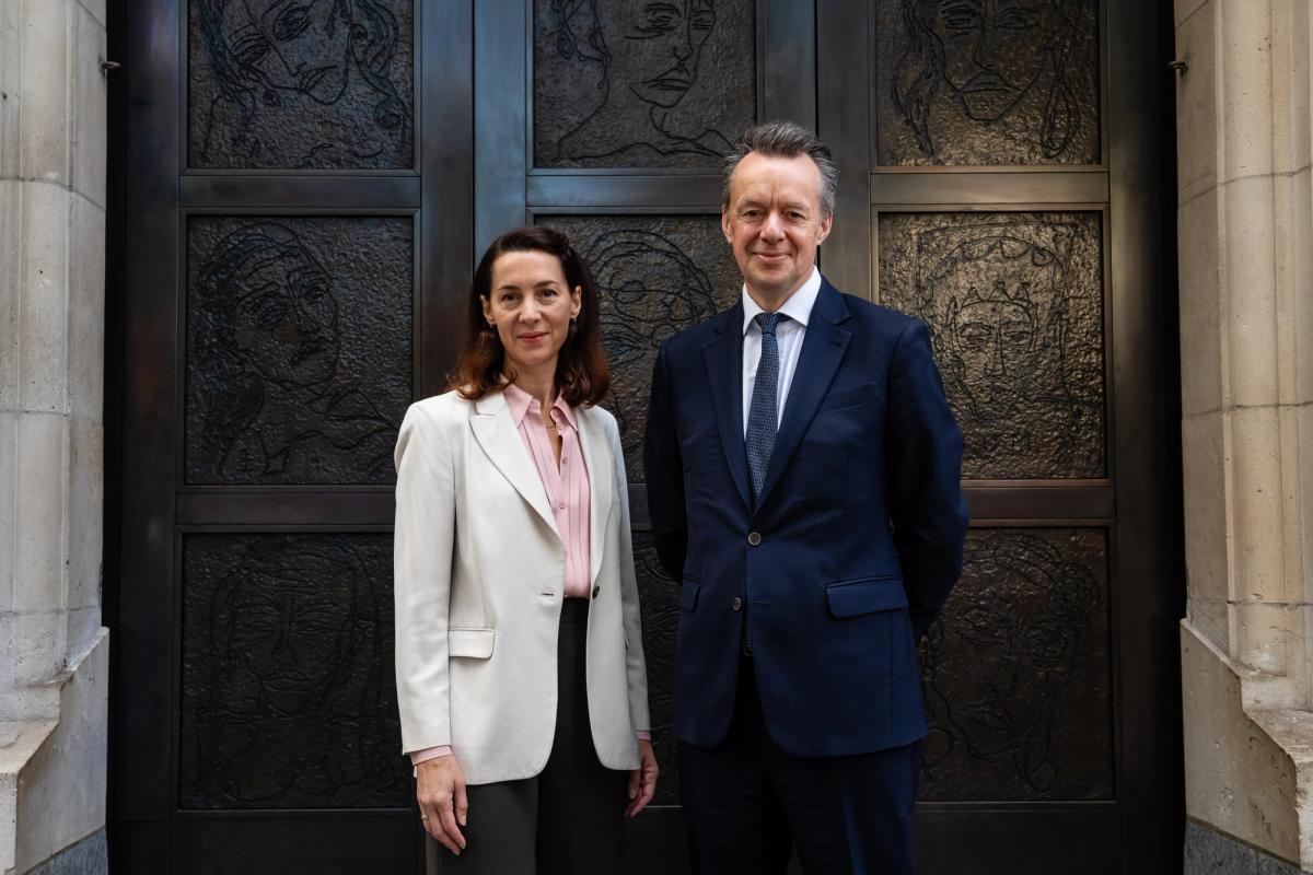 Victoria Siddall, the director of the NPG, and Mark Hallett, the director of the Courtauld, in front of the NPG
© Louise Haywood-Schiefer