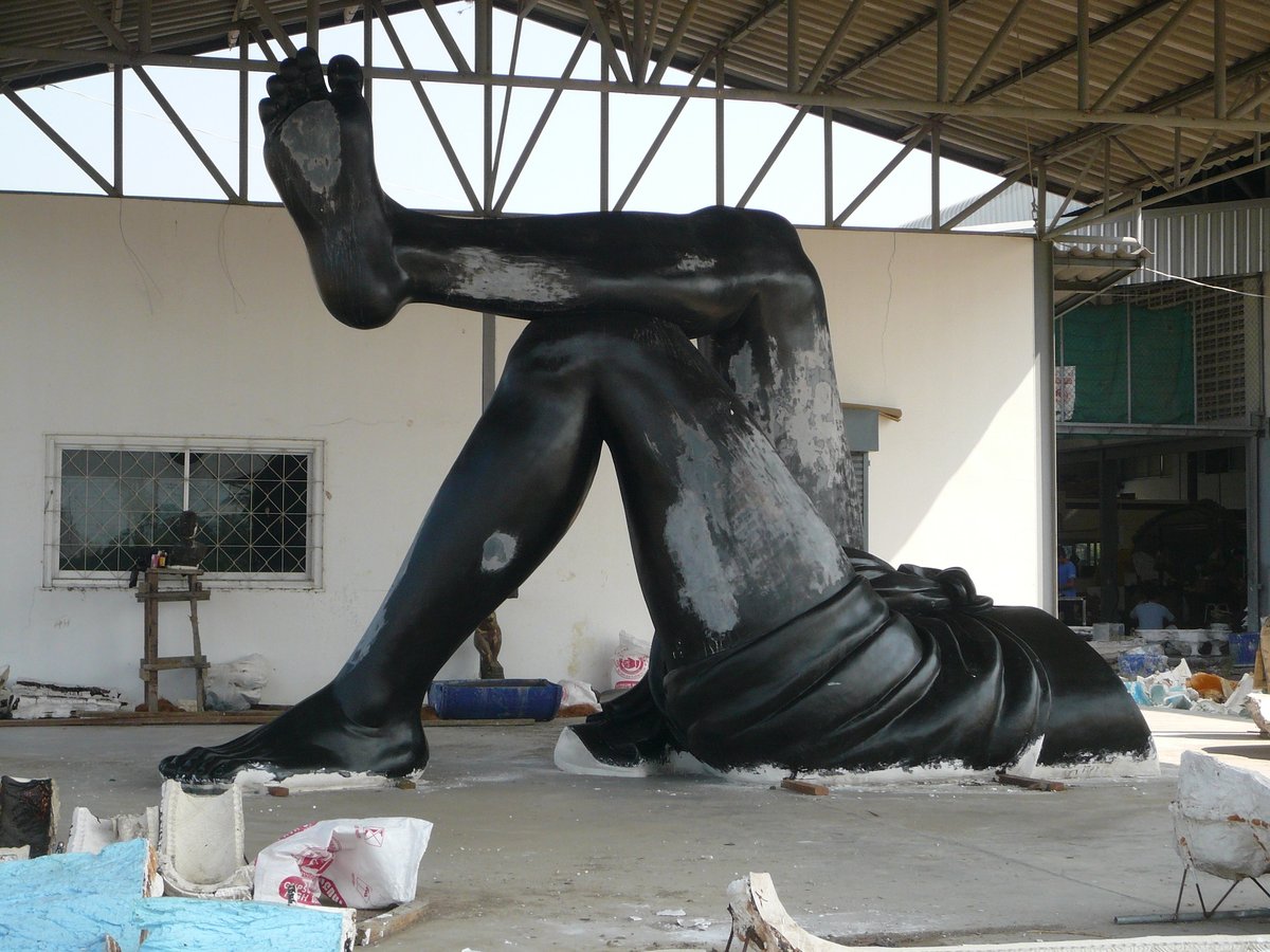 Chatchai Puipia, Wish You Were Here, 2008. Bronze. Gift of Aey Phanachet and Roger Evans in honor of the Hirshhorn’s 50th anniversary, 2025. Courtesy of 100 Tonson Foundation