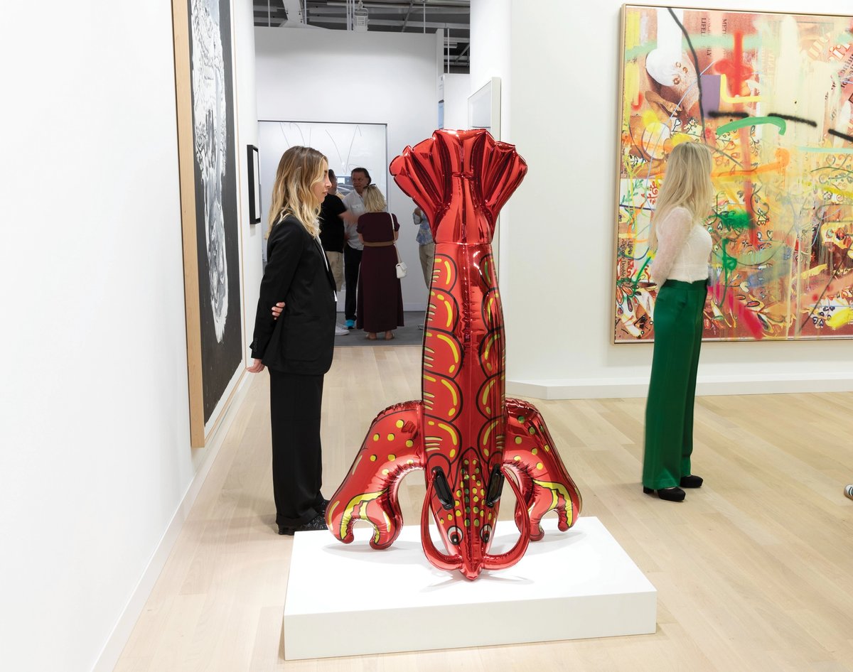 Seafood take-out: Gagosian gallery yesterday sold Jeff Koons’s Lobster (2007-12), an inflatable remade in shiny metal Photo: David Owens